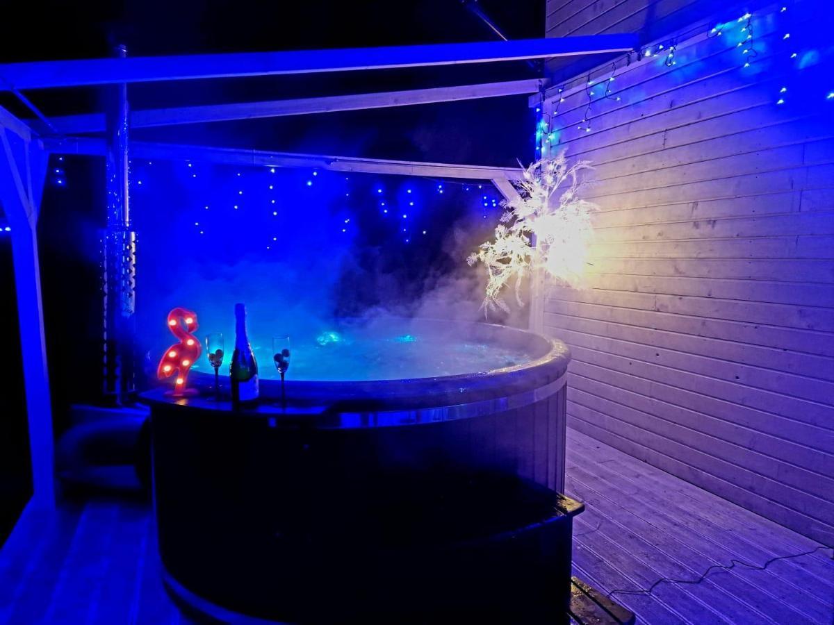 Diamenty Baltyku Domki Wakacyjne Balia Z Jacuzzi Mielenko Exterior photo