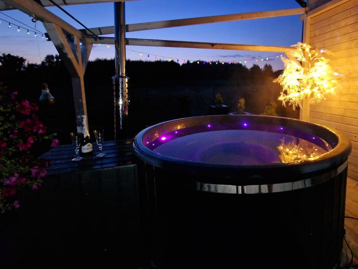 Diamenty Baltyku Domki Wakacyjne Balia Z Jacuzzi Mielenko Exterior photo